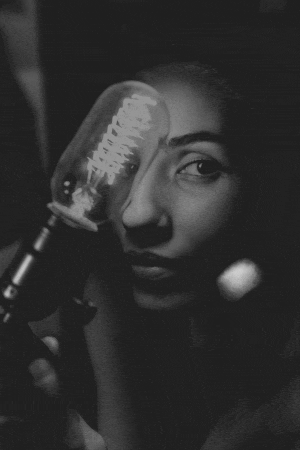 animated picture pf a woman with the light of an idea illuminating her face